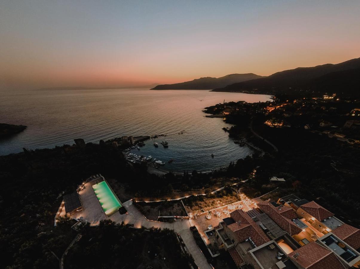 Diapori Suites Hotel Kardamyli Exterior foto